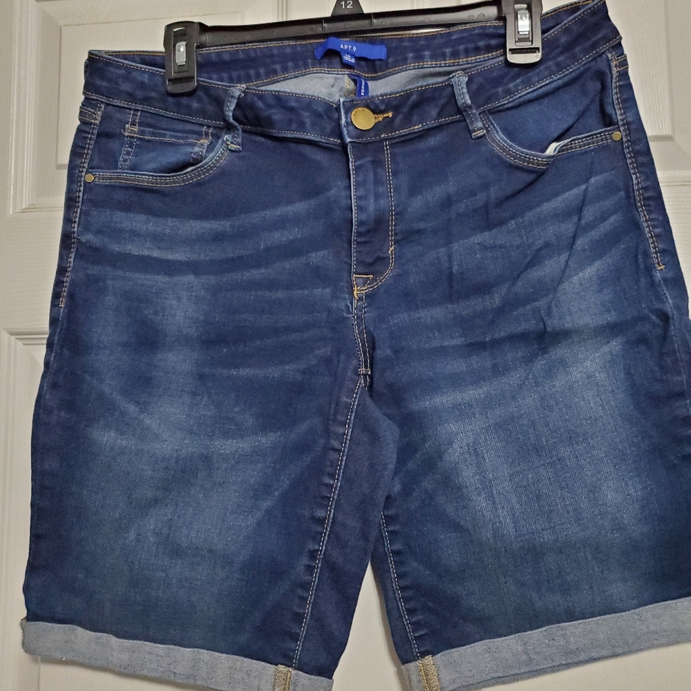 Apt 9 Ladies Bermuda shorts